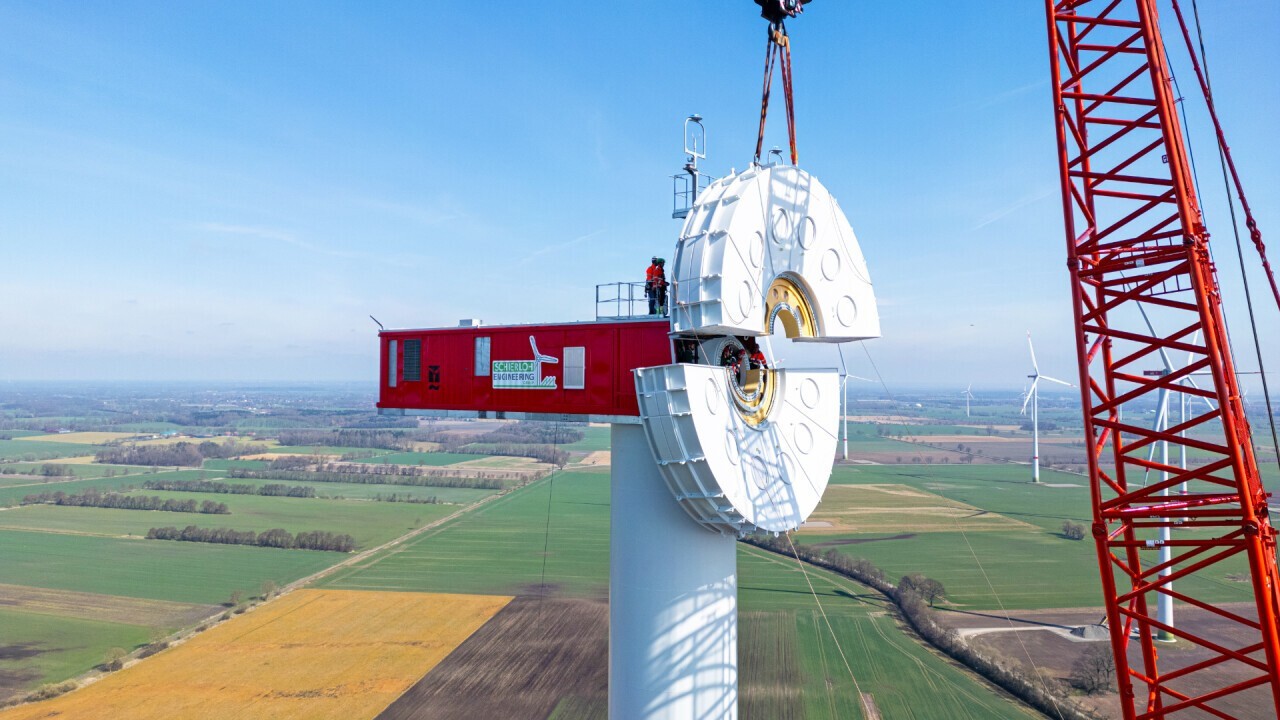 The new generator of the E-175 EP5 E2 can be split and is installed in two segments when the wind turbine is assembled.