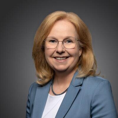 Dr. Claudia Bardachzi