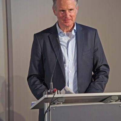 Dr. Henning von Stechow