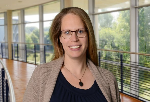 Dr. Caroline Weber