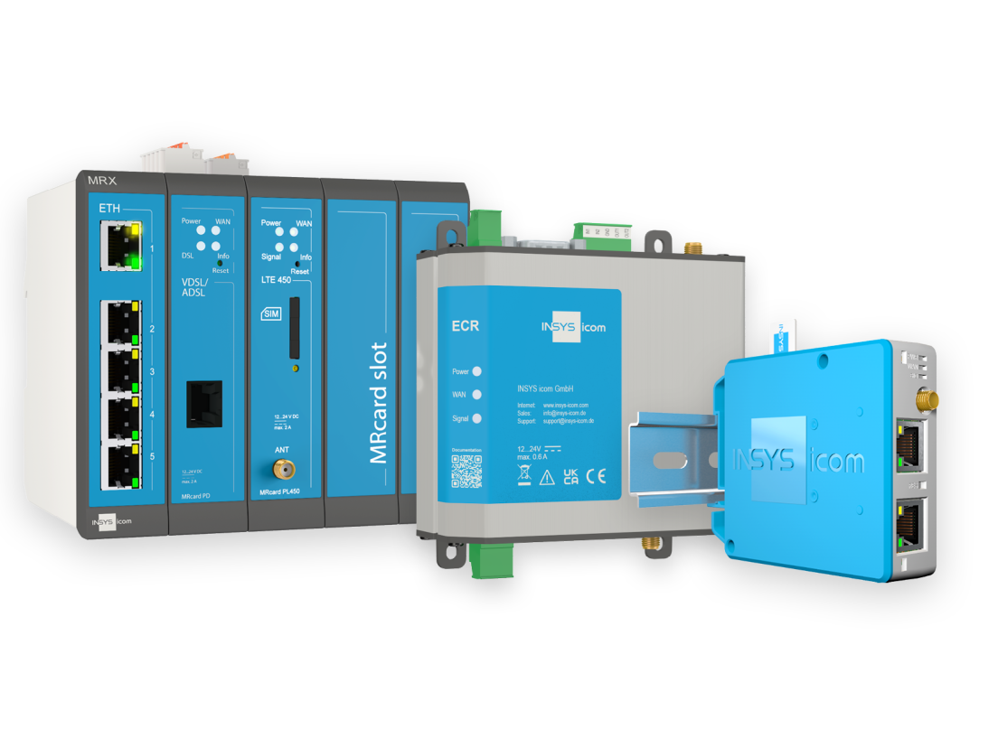 Drei blau-graue Industrienetzwerkgeräte mit mehreren Ethernet-Ports, Kontrollleuchten und Modulsteckplätzen, beschriftet mit „INSYS icom“. Die Geräte sind in unterschiedlichen Winkeln auf weißem Hintergrund positioniert.